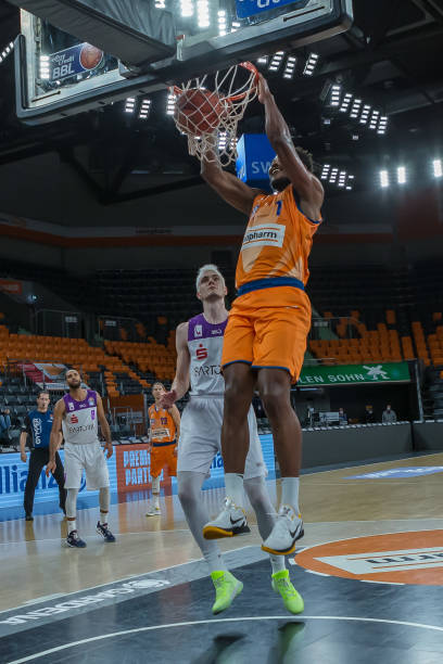 球员都是必 球员都是必